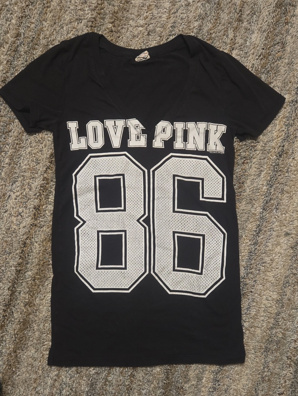 PINK Victoria's Secret Black 'LOVE PINK 86' Graphic V-Neck Tee